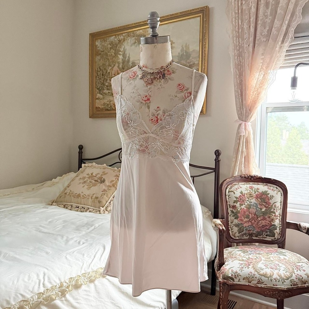 Y2K In Bloom small white lace chemise slip dress‎